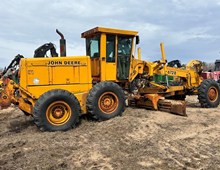 1989 John Deere 672B
